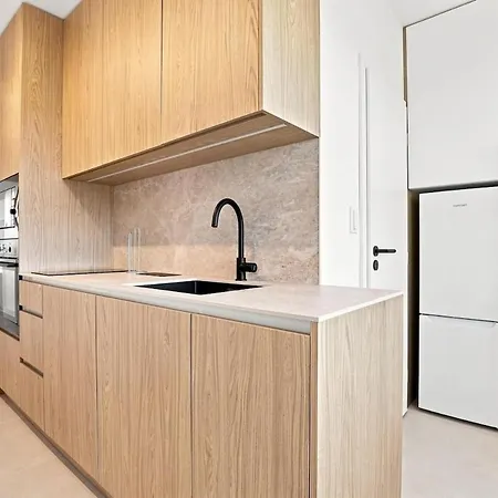 Daire Spacious 2-bedroom Family In Ruzinov *